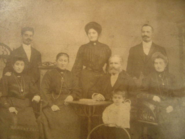Family of Tzvi Klionsky (1840s-1920s), 1900(?), Smorgon, Russia  
 
